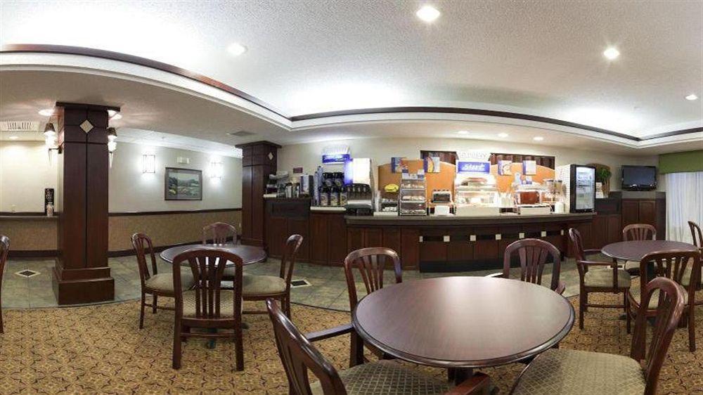 Comfort Inn & Suites Hutchinson Zewnętrze zdjęcie