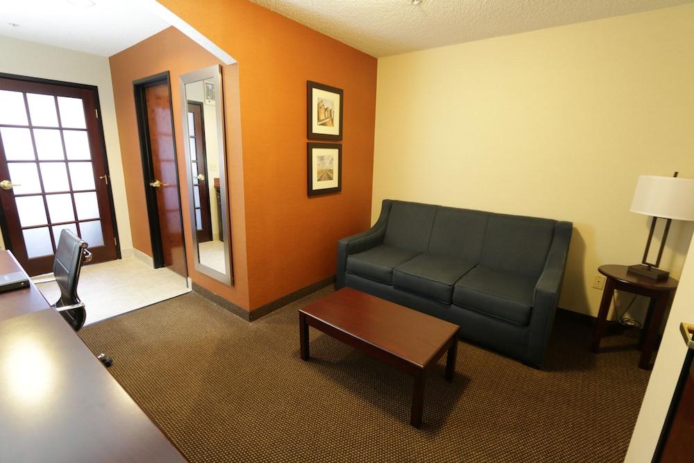 Comfort Inn & Suites Hutchinson Zewnętrze zdjęcie