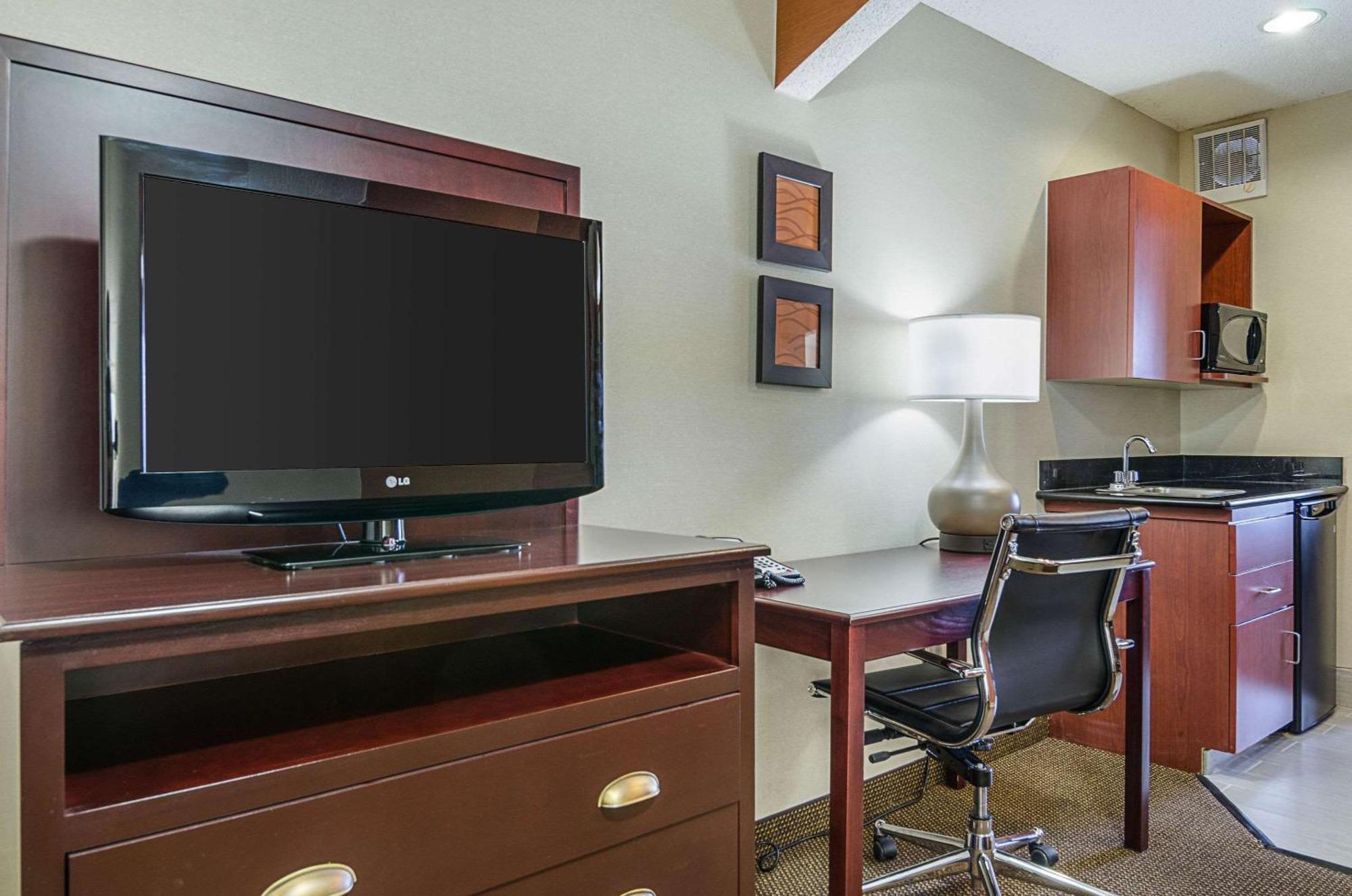 Comfort Inn & Suites Hutchinson Zewnętrze zdjęcie