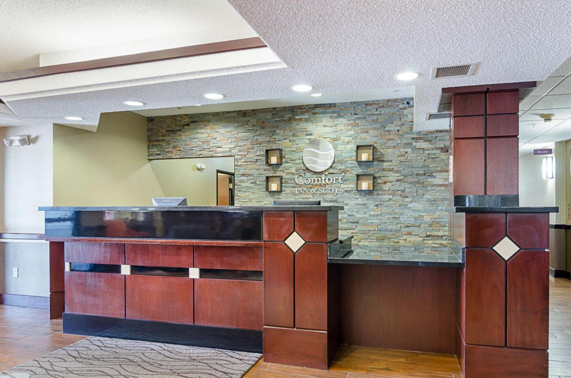 Comfort Inn & Suites Hutchinson Zewnętrze zdjęcie
